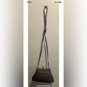 NEW WIO TAGS Trendy Black Purse w/Long
Strap